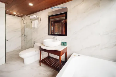 Junior Suite mit Balkon — Aqua Elegance Cruise - Halong Bay by AHG